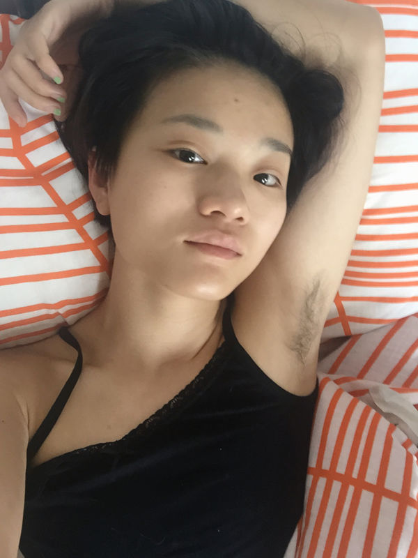 Skinny amateur asian girl blows pic