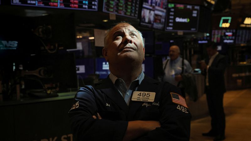 The Dow falls nearly 800 points as inflation hits 40-year high | CNN Business - NewsOpener