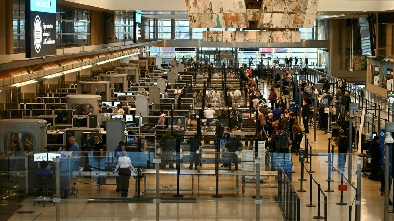 Flights returning to normal after difficult holiday weekend | CNN Business - Accidents Flights returning to normal after difficult holiday weekend | CNN Business