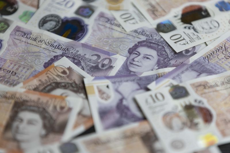 Coins and banknotes featuring King Charles III and Queen Elizabeth II will co-circulate | CNN Business - NewsOpener
