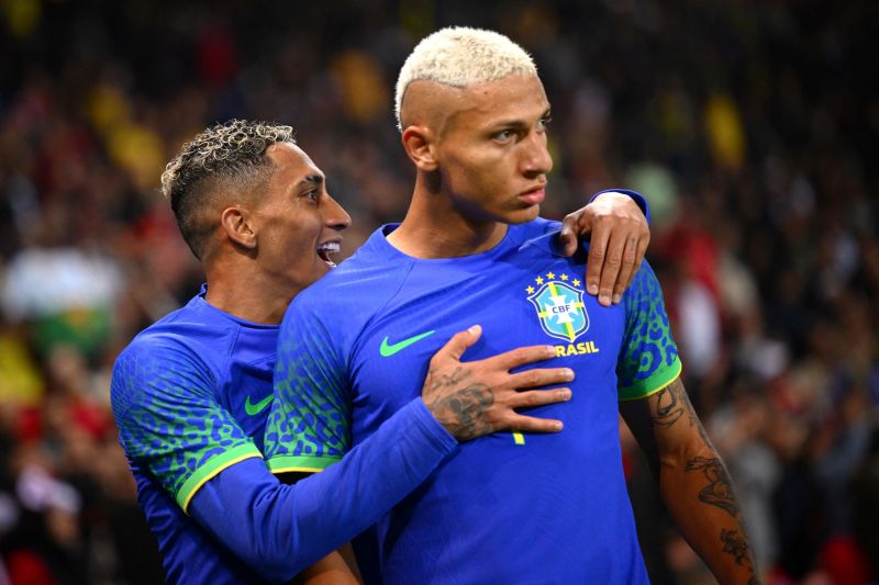 Brazil forward Richarlison racially abused as fan throws banana at him during 5-1 victory over Tunisia in France | CNN