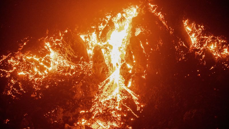 Opinion: I'm a volcanologist. Here's what this Mauna Loa eruption will teach us | CNN - NewsOpener