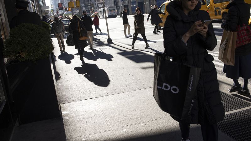 Why recession fears are back: Americans are losing faith | CNN Business - NewsOpener