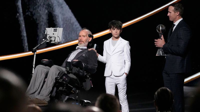 Steve Gleason delivers powerful speech as former NFL star is honored at 2024 ESPY Awards | CNN