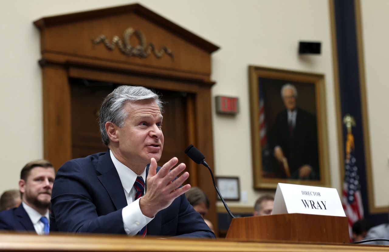 Direktur FBI Christopher Wray memberikan kesaksian di depan Komite Kehakiman DPR di Gedung Kantor DPR Rayburn pada tanggal 24 Juli di Washington, DC. 