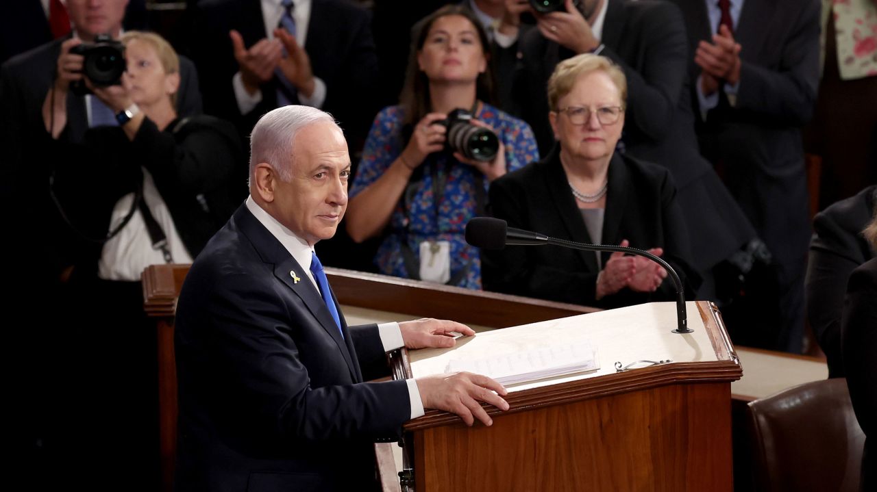 İsrail Başbakanı Binyamin Netanyahu, 24 Temmuz'da Washington'daki ABD Kongre Binası'nda bulunan Temsilciler Meclisi'nin ortak toplantısında konuşuyor.