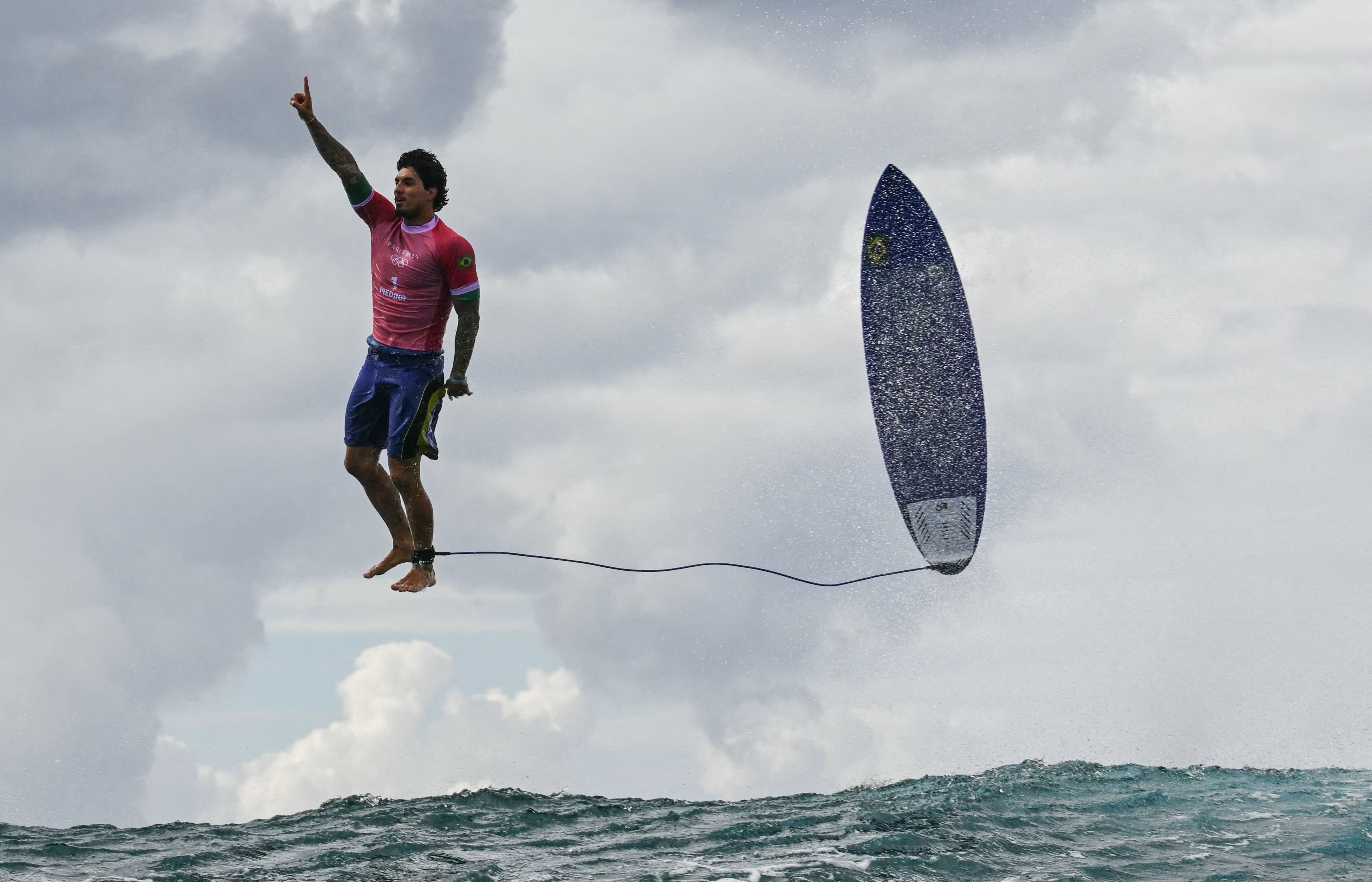 Gabriel Medina: A perfect 10 photo after an (almost) perfect wave | CNN