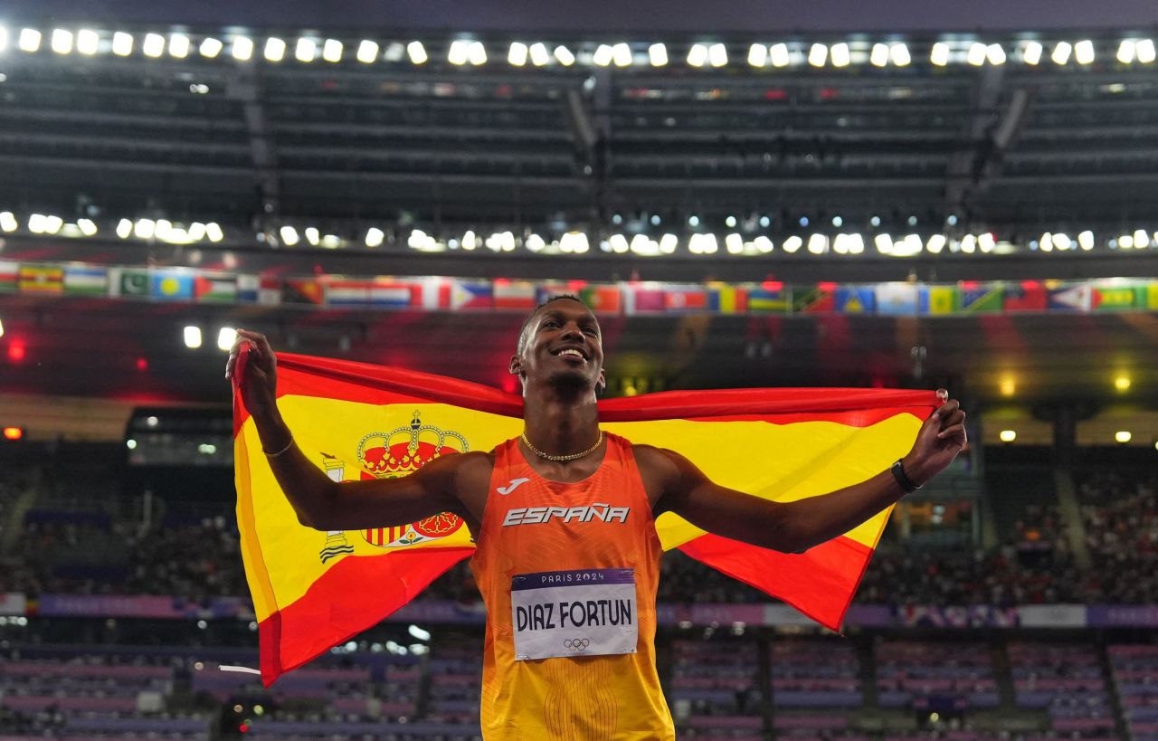 Jordan Alejandro Díaz Fortún of Spain celebrates winning the gold medal in the men's triple jump Friday. 