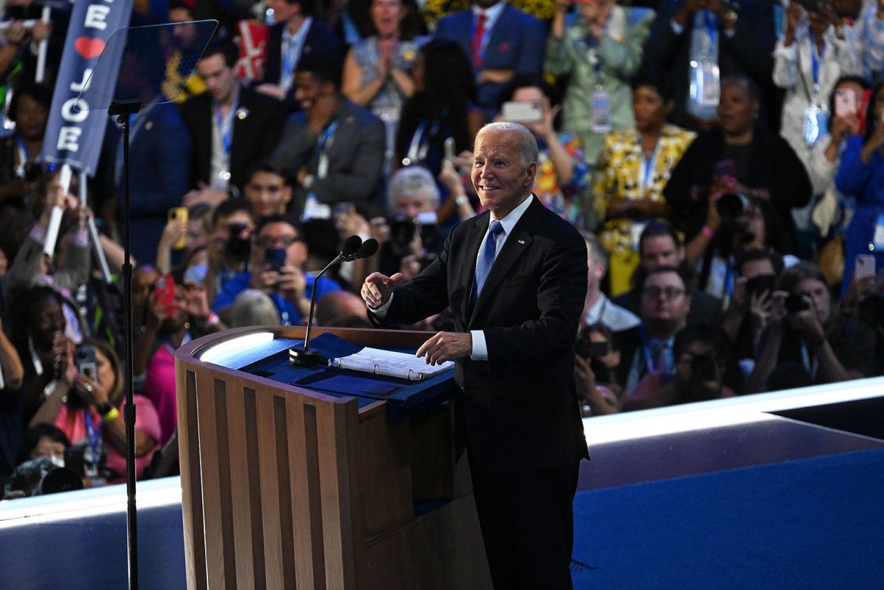 Presiden Joe Biden berpidato di Konvensi Nasional Demokrat di Chicago, pada 19 Agustus.