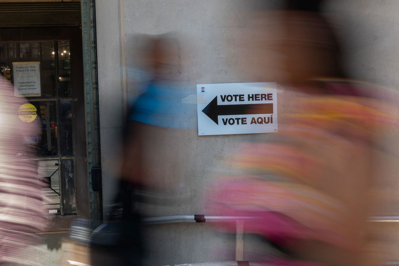 A sign directs people to the voting site at Bronx County Supreme Court House during the Democratic primary on June 25 in New York City.