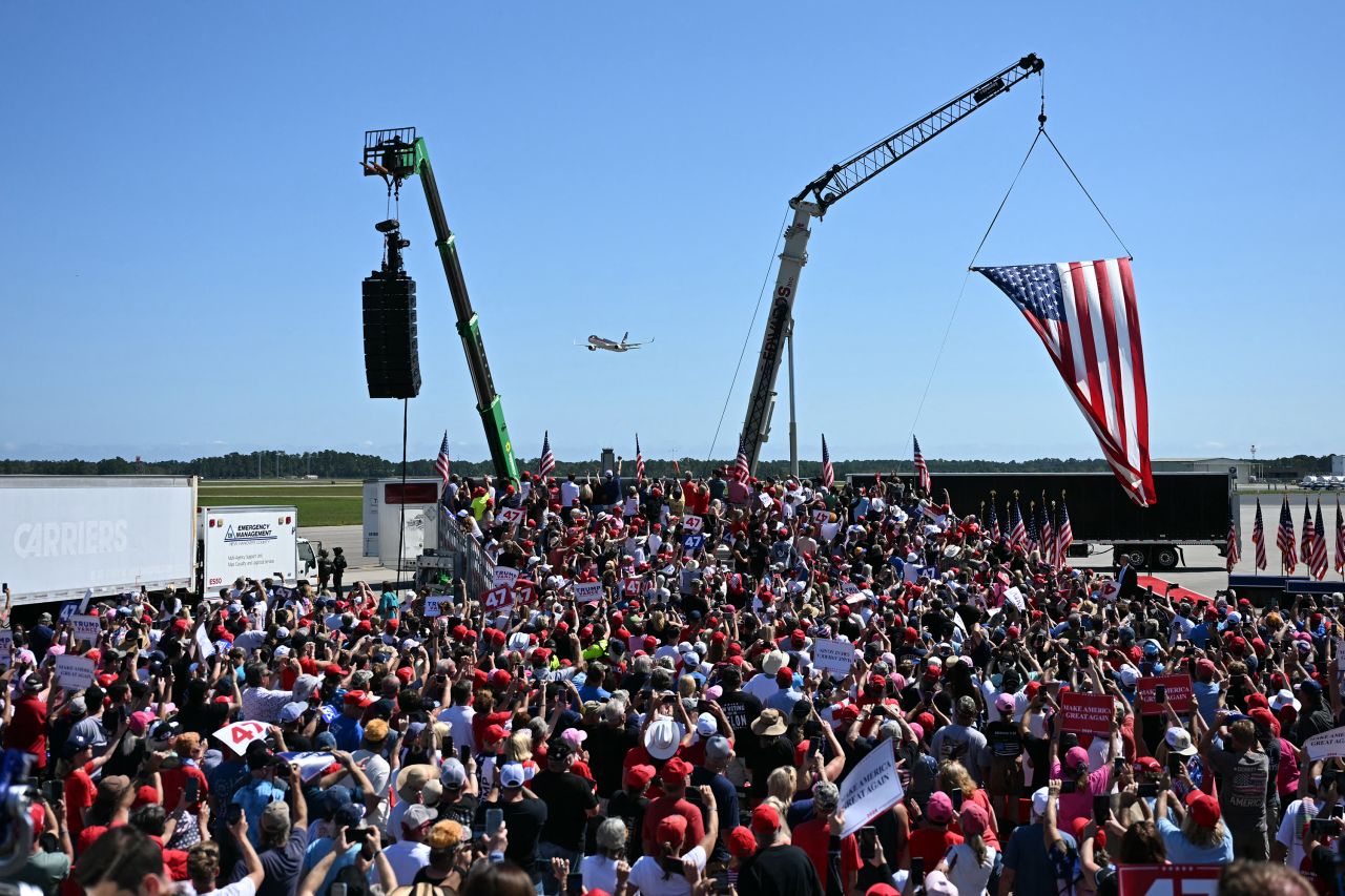 Supporters cheer as former President Donald Trump arrives on his plane for a campaign rally in Wilmington, North Carolina, on September 21.