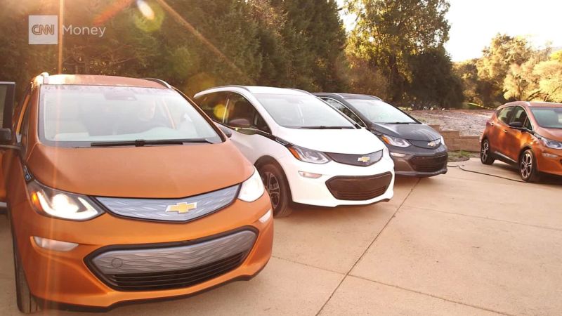 NextImg:Chevrolet Bolt, GM's first popular electric vehicle, ends production this year | CNN Business