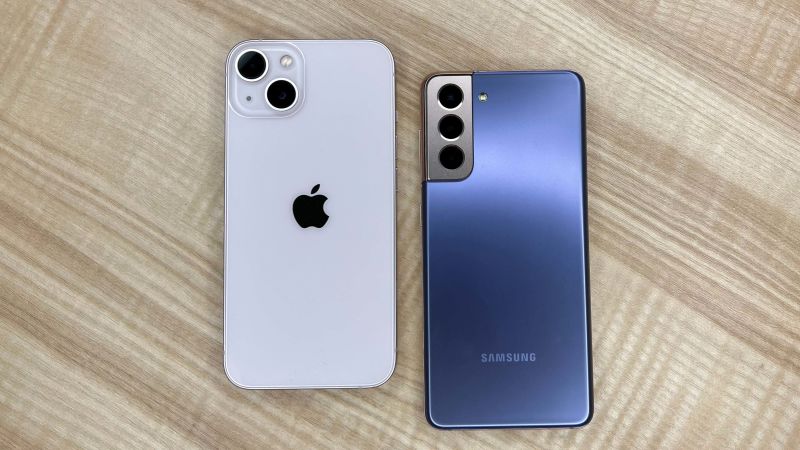 prieel uitdrukken Miniatuur Galaxy S21 vs. iPhone 13: Which should you buy? | CNN Underscored