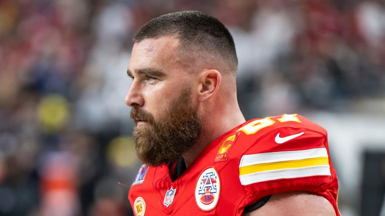Travis Kelce's reaction to teammates widely criticized speech