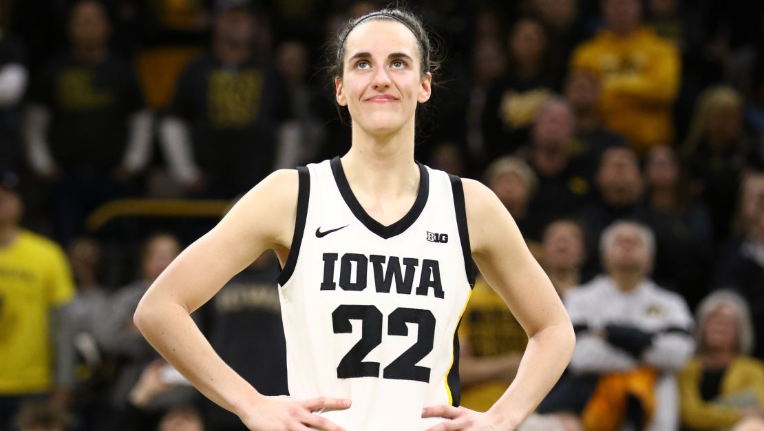 Clark will become the third Hawkeyes women's basketball player to have her jersey retired.