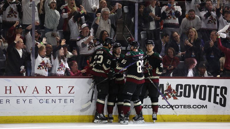Coyotes salute fans amid relocation rumors