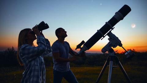 stargazing-binoculars-lead-v1-cnnu.jpg