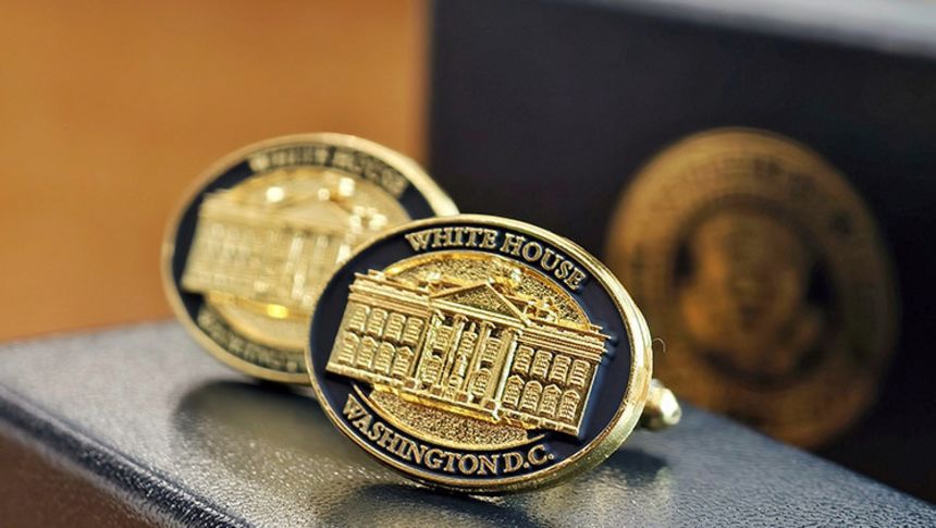 The cufflinks were presented by US President Donald Trump to President Belarus Alexander Lukashenko.
