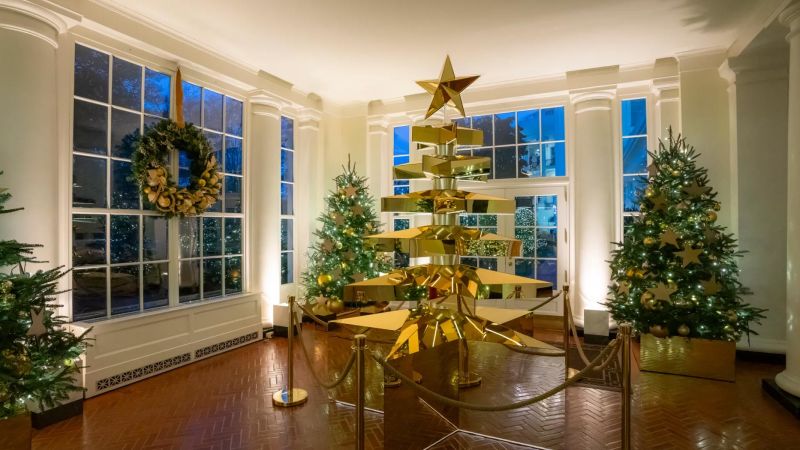 White House halls decked with ‘peace and light’ holiday theme