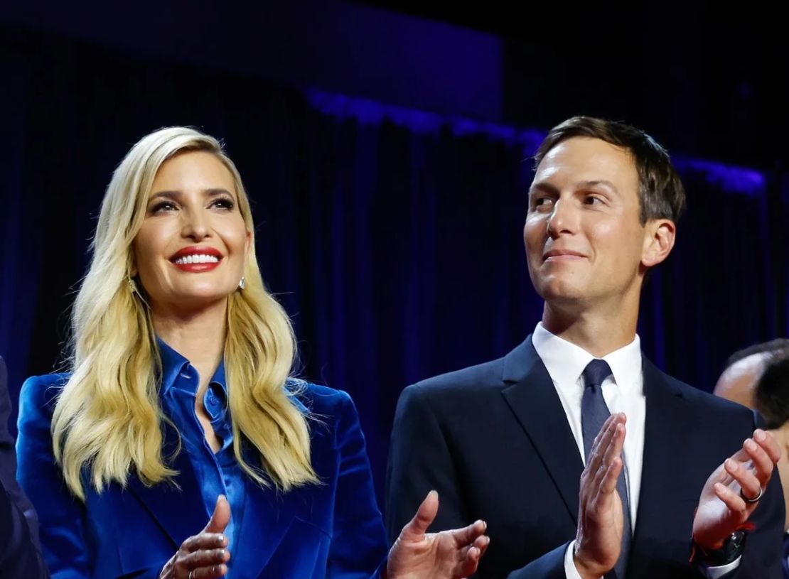 Ivanka Trump y Jared Kushner durante un evento de la noche de las elecciones en el Centro de Convenciones de Palm Beach el 6 de noviembre de 2024, en West Palm Beach, Florida.