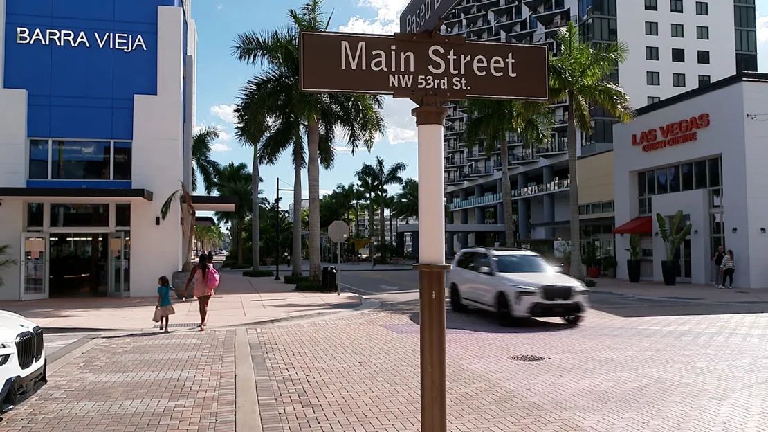 Vista del centro de Doral. Más de un tercio de los residentes del suburbio de Miami son inmigrantes venezolanos, según datos del Censo.