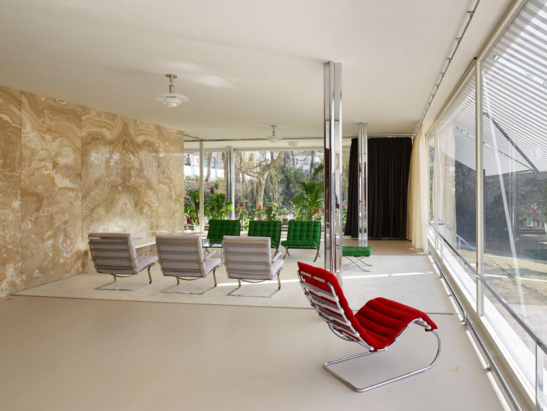 Window coverings could be raised or lowered by pressing a button, a novel innovation at the time.