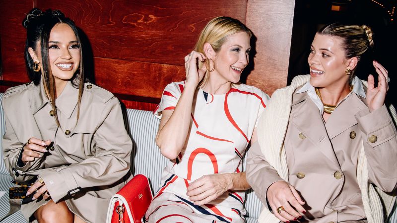 Вижте какво носят знаменитостите на Седмицата на модата в Ню Йорк
