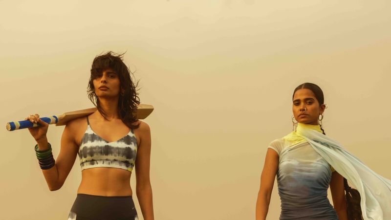 Първото индийско сътрудничество в дизайна на Nike кимва на 5000-годишна техника за боядисване на вратовръзки 