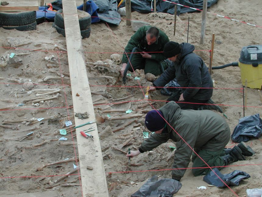 The mass grave of Vilnius undergoes excavation in 2002.