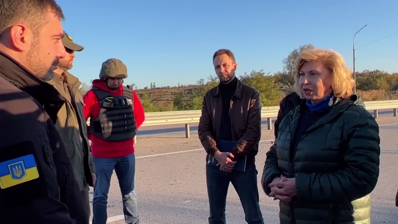 Dmytro Lubinets, the Ukrainian Parliament Commissioner for Human Rights, left, meets with Tatyana Moskalkova, Russian Human Rights Commissioner, during an exchange of more than 200 prisoners of war.