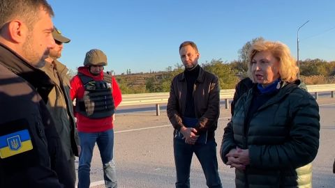 Dmytro Lubinets, the Ukrainian Parliament Commissioner for Human Rights, left, meets with Tatyana Moskalkova, Russian Human Rights Commissioner, during an exchange of more than 200 prisoners of war.