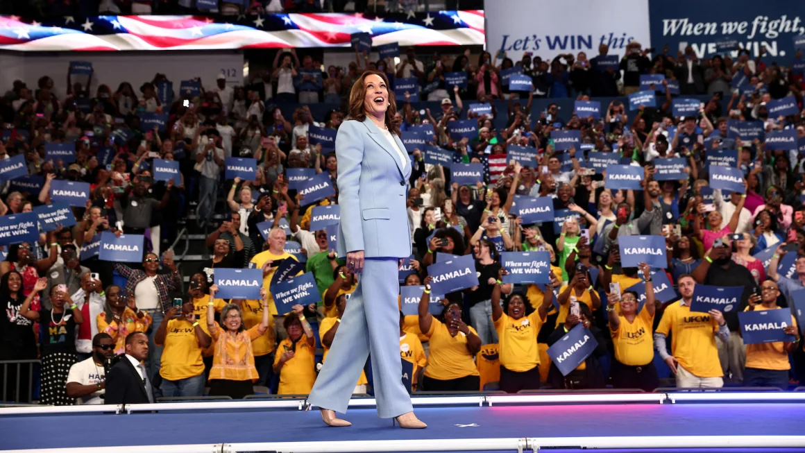 Dentro del rápido lanzamiento de Kamala Harris como candidata presidencial.