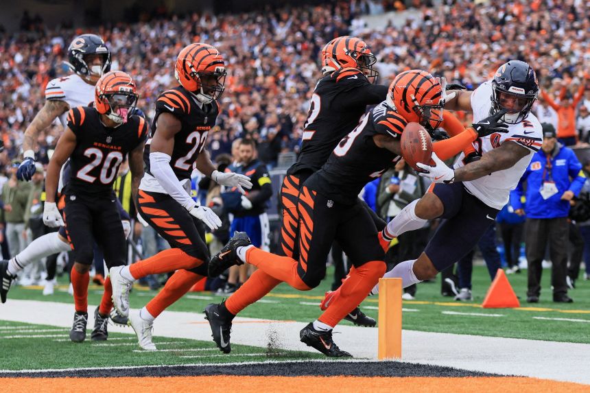 Chicago Bears wide receiver DJ Moore scores a touchdown against Cincinnati Bengals cornerback Cam Taylor-Britt in the fourth quarter.