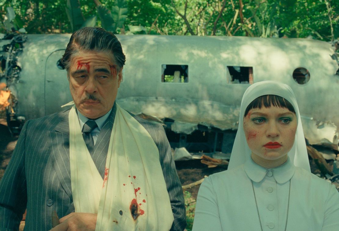 Benicio del Toro and Mia Threapleton in “The Phoenician Scheme.”