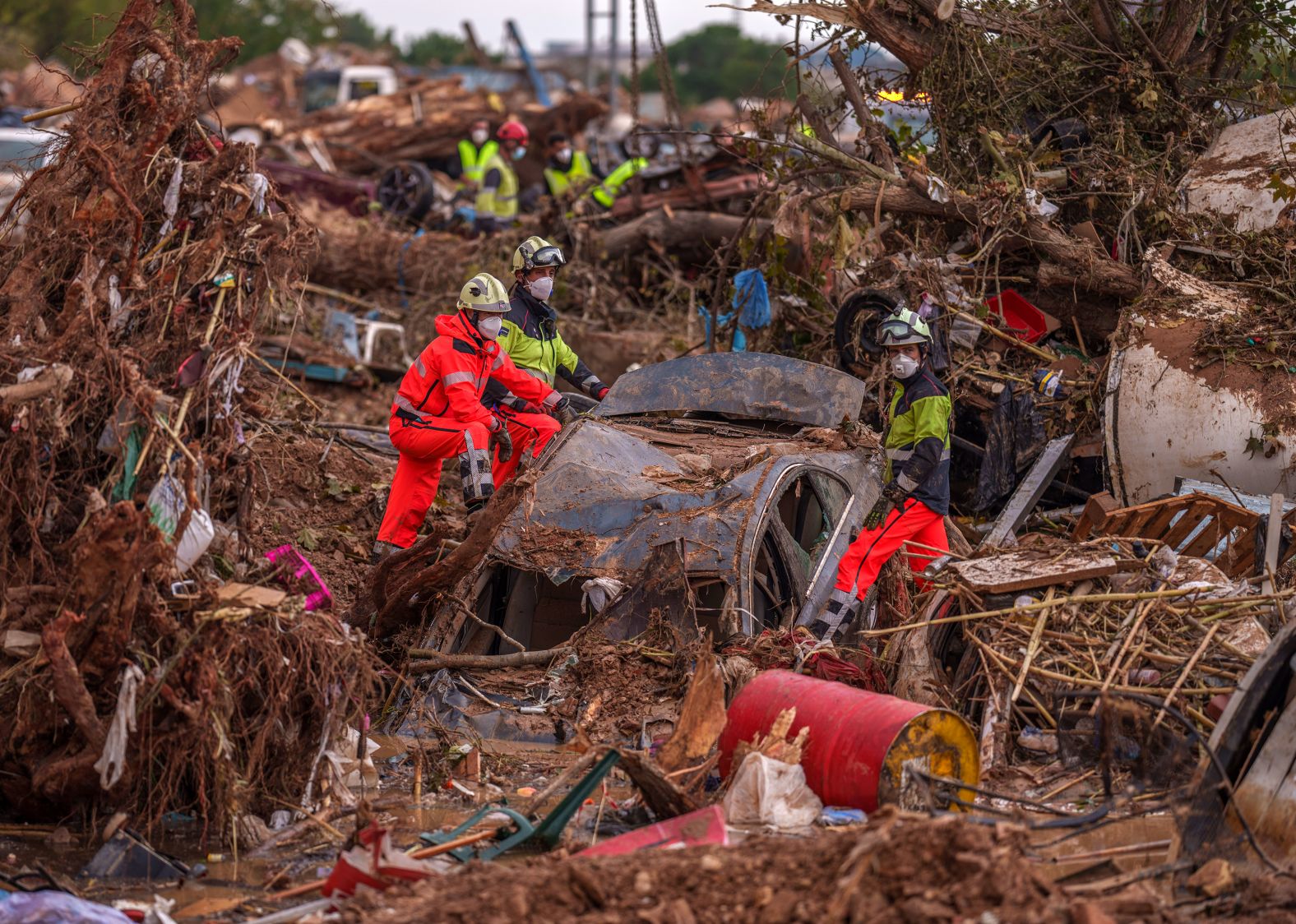 Emergency workers remove damaged cars in Catarroja on Sunday.