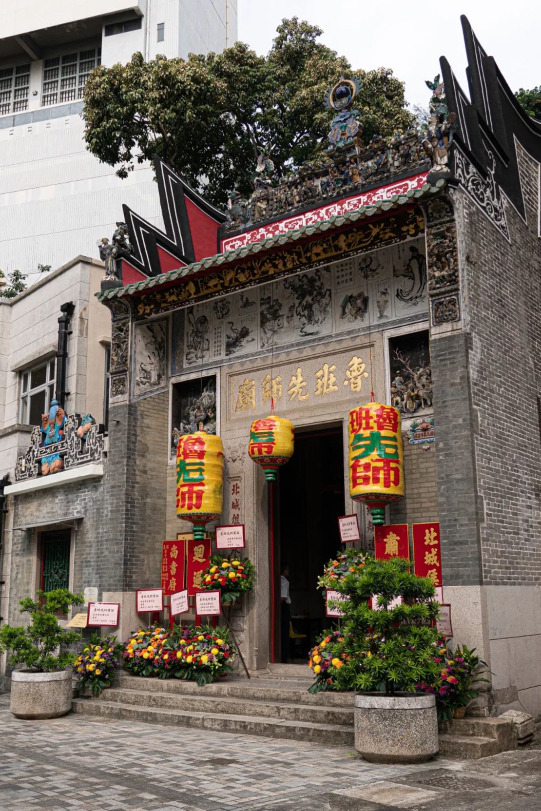 La entrada al templo de Lo Pan en Kennedy Town, Hong Kong, el 6 de julio de 2025.