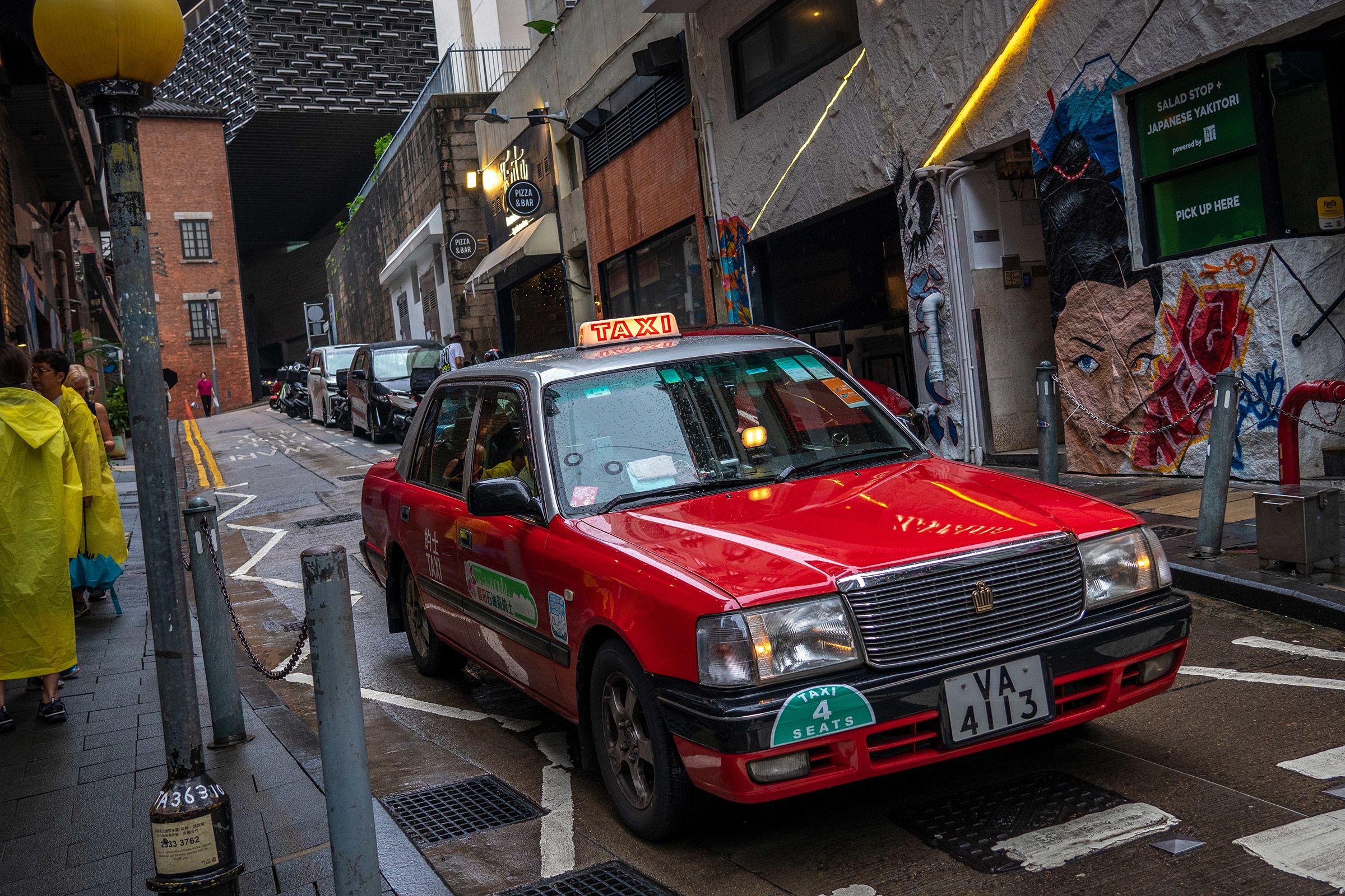 Vigilante Hong Kong cabbies went undercover to ensnare illegal Uber  drivers. It backfired | CNN Business