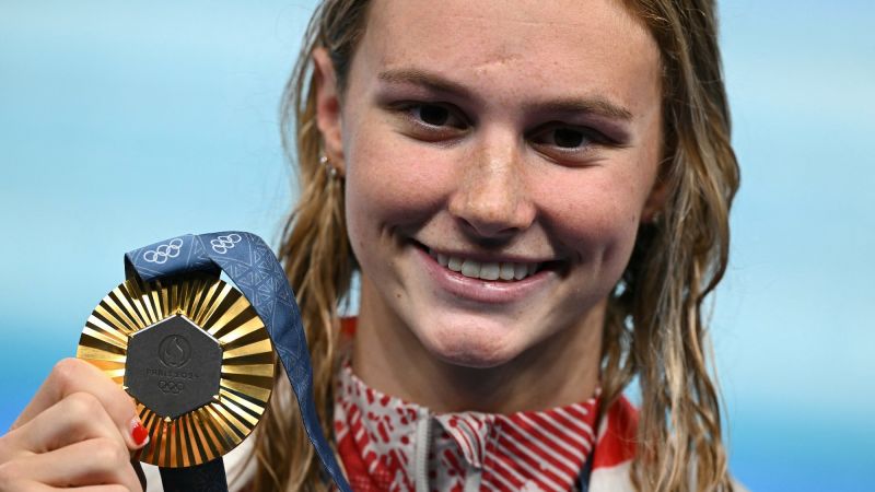 Summer McIntosh: The history-making Canadian swimming sensation experiencing a summer like no other