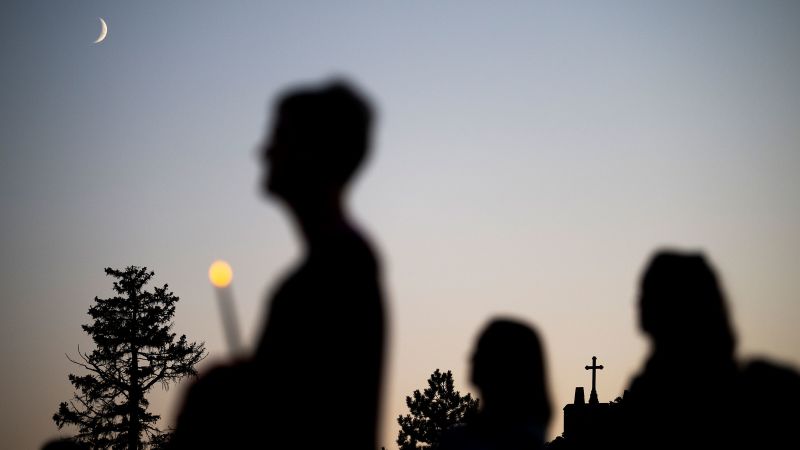Поколенията празнуваха сватби, кръщения и първи общности в тази църква в Минеаполис, преди да се превърне в място на трагедия 