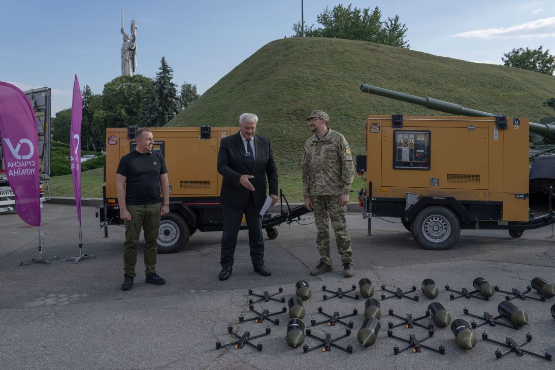 Fiberoptic FPV drones are handed over by Ukrainian Foreign Minister Andrii Sybiha to the 21st Mechanized Brigade in Kyiv on September 10.