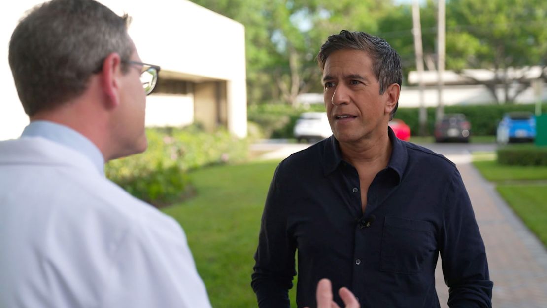 Dr. Sanjay Gupta talks with Dr. Richard Isaacson about testing procedures. 