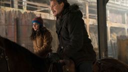 (De izquierda a derecha) Isabela Merced y Pedro Pascal en 'The Last of Us'.