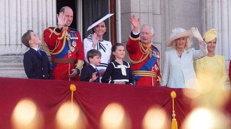 Катрин принцесата на Уелс се присъедини към други британски кралски