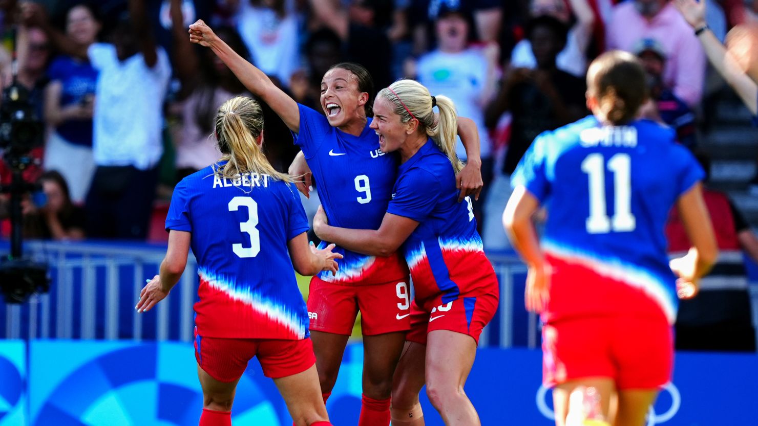 US players celebrate Mallory Swanson's second-half goal.