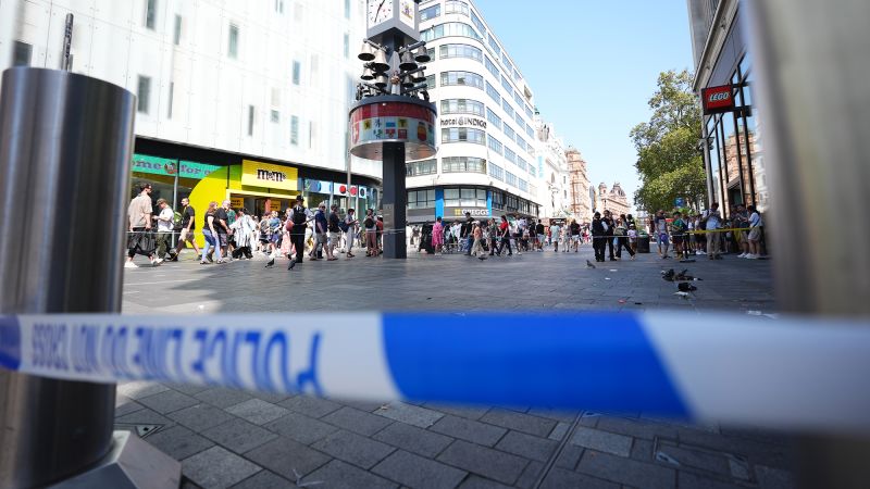 Safety guard disarms attacker after woman and lady stabbed in central London | The Gentleman Report