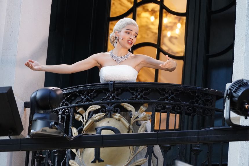 Rachel Zegler, who plays Eva Perón in Jamie Lloyd's new production of "Evita" on the West End, sings "Don't Cry For Me Argentina" from an outdoor balcony.
