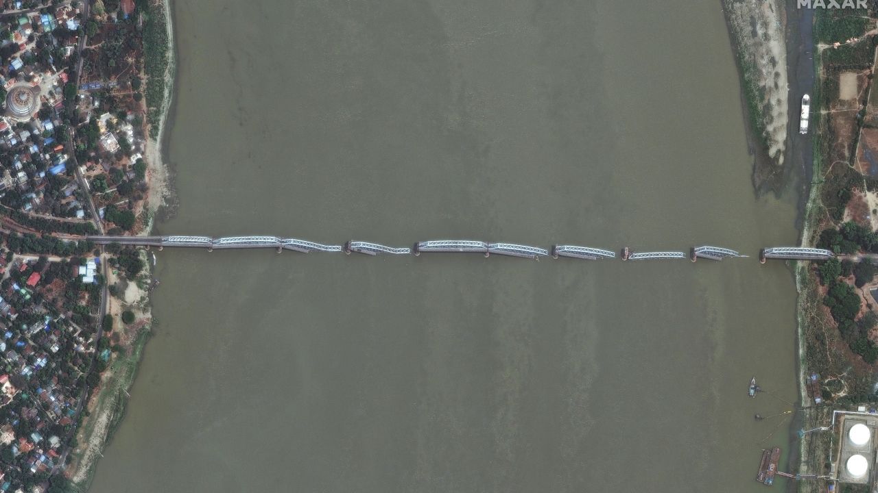 02_after-quake_overview-of-collapsed-inwa-bridge_mandalay-myanmar_29march2025_wvl.jpg