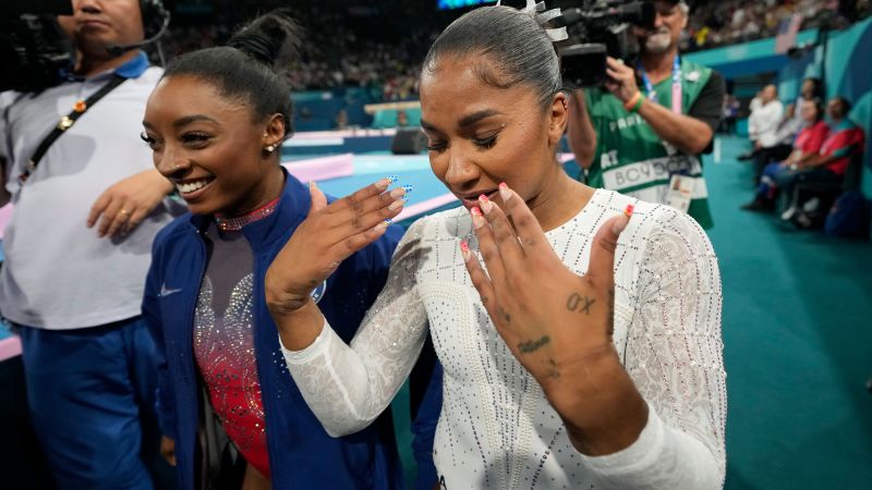 Medalha de bronze da ginasta norte-americana Jordan Chiles em exercícios de solo em dúvida após decisão do CAS