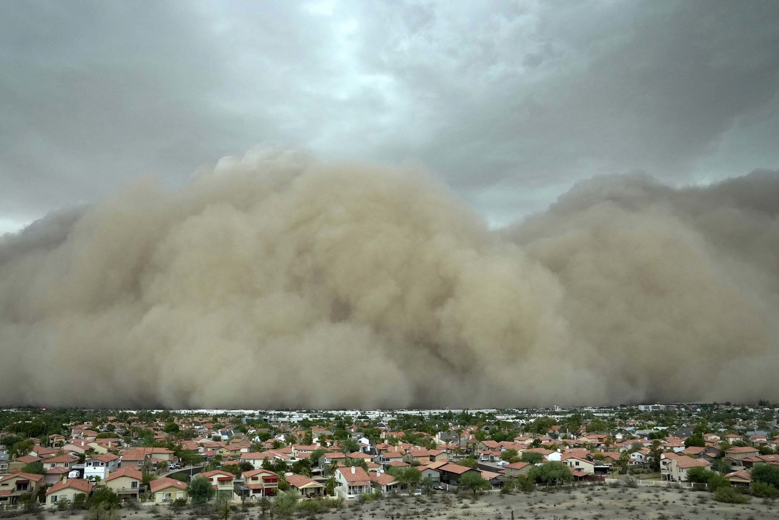 A giant dust storm, known meteorologically as a haboob, approaches the Phoenix metropolitan area on Monday, August 25. <a href="index.php?page=&url=https%3A%2F%2Fwww.cnn.com%2F2025%2F08%2F26%2Fweather%2Fphoenix-dust-storm-wind-damage-climate-hnk">The towering wall of dust</a> plunged the city into near-zero visibility and was quickly followed by severe thunderstorms.