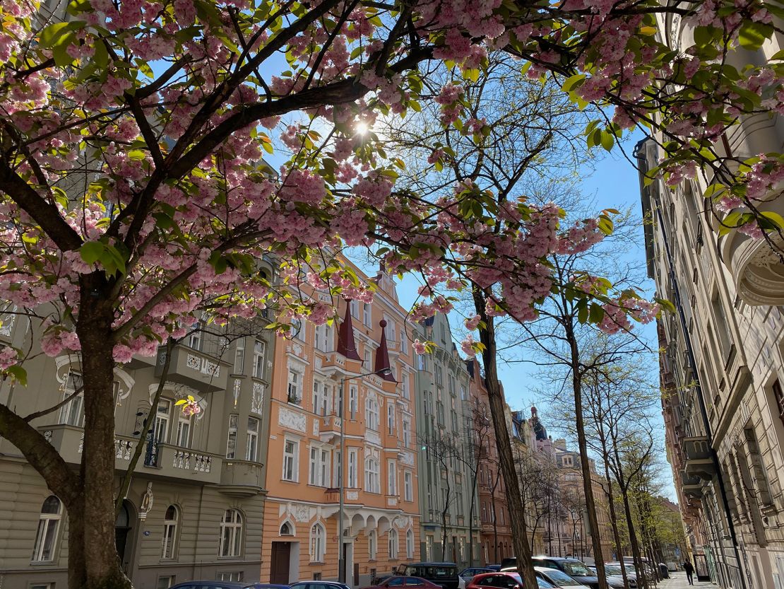 Mandy moved into Marcus' apartment in Prague's vibrant Vinohrady area.